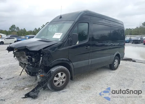 2017 Mercedes-Benz Sprinter 2500 Standard Roof V6 z USA, uszkodzony, nr VIN WD3PE7CD3HP520388